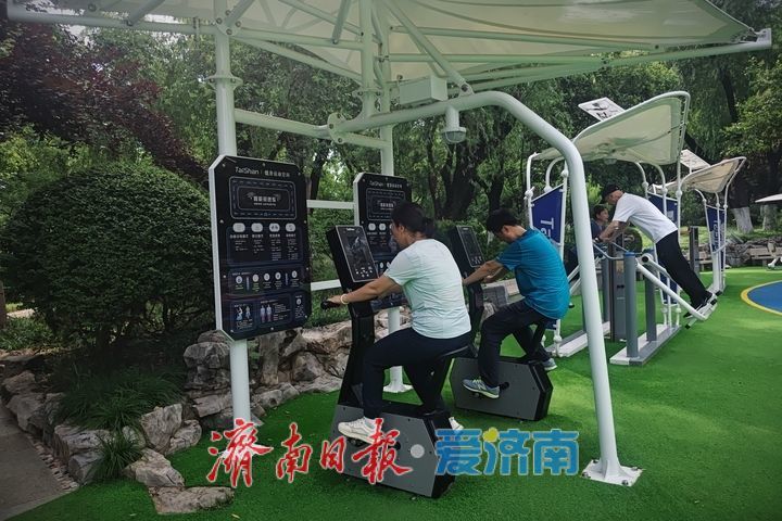 绿意林间享运动 公园智慧健身驿站受市民青睐