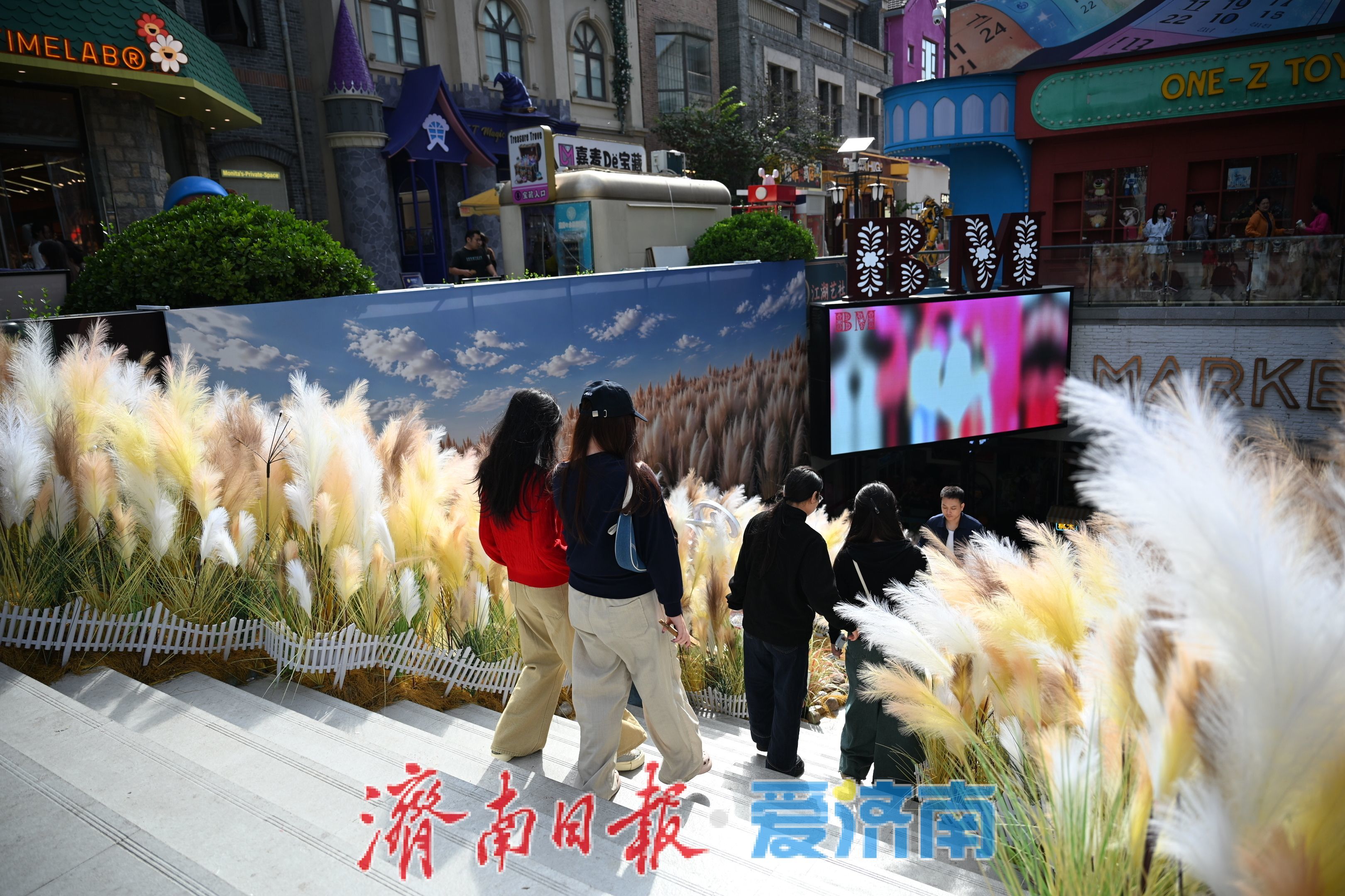 芦荻纷飞秋意浓 济南老商埠十一打卡热度持续攀升