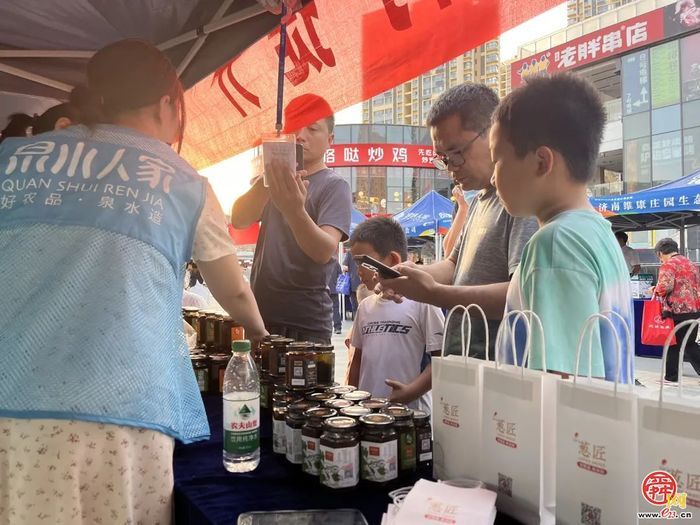  Take a big bite of meat! The "Spring People's Livestock Feast" is full of fragrance, and the citizens' "food" is lingering