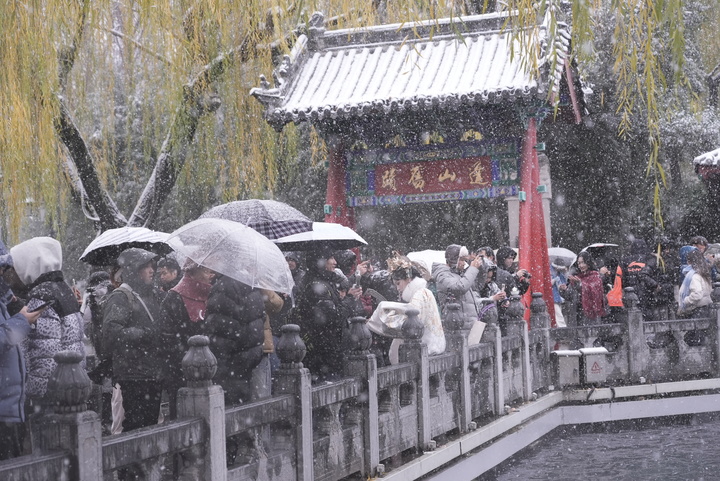 一年四季 泉在济南丨趵突泉“云雾润蒸”引客来