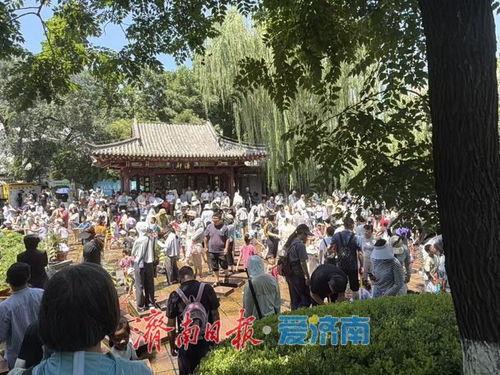 五龙潭里享清凉