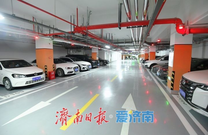 泉城广场新建“城市智慧停车场”启用