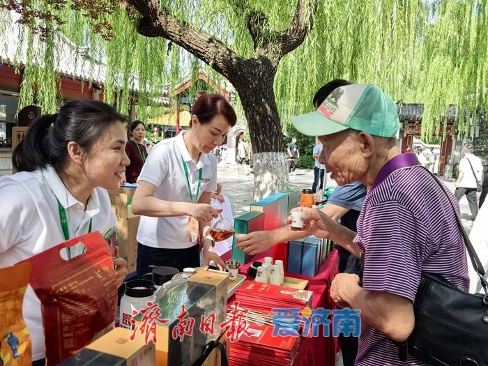 何以消暑，泉畔吃茶