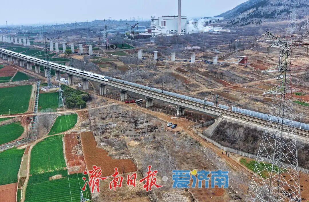 全线“首跨”！济枣铁路首条220kV跨既有线路电力线路迁改完成