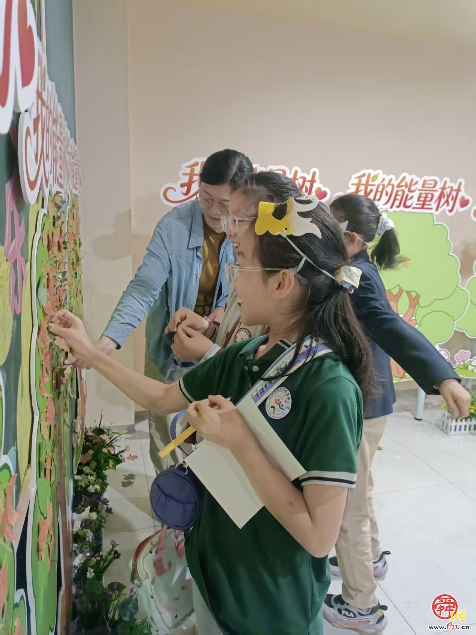 关爱自我 逸起成长——济南高新区东城逸家小学举办2026年伙伴节暨心理游园会