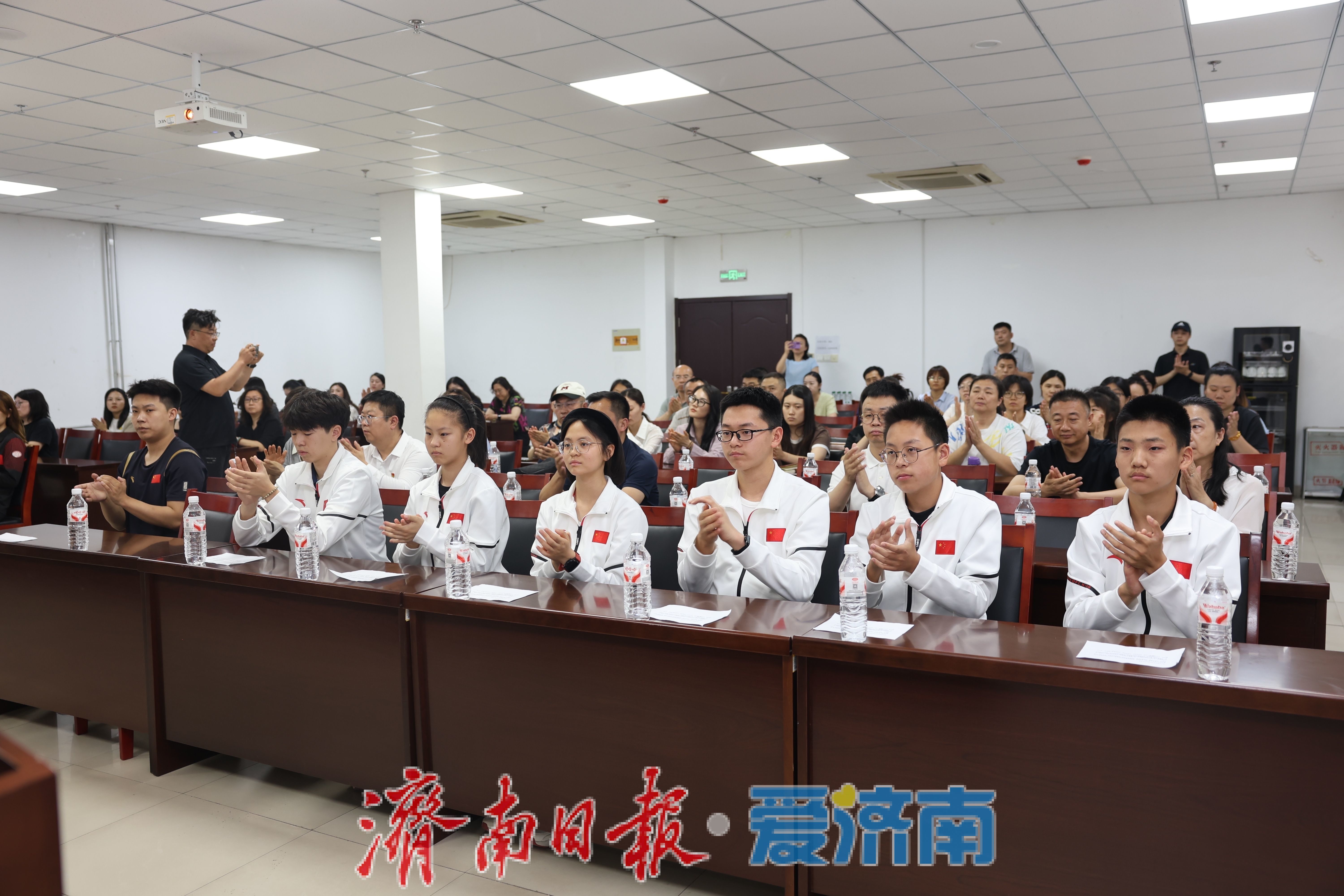 济南市民族高水平冰壶队在济南市皇亭竞技体育学校正式成立