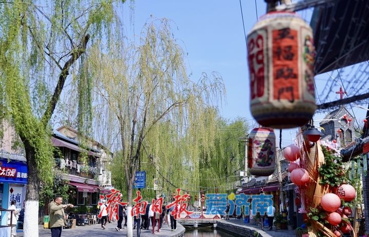 济南明府城游人如织 预热清明假期
