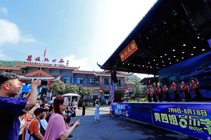 全国媒体、网络达人相聚湖北 解锁恩施地心谷秘境新体验