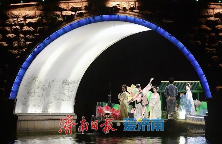 泉城新景致，明湖画中游