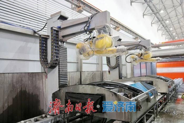 新质生产力在车间：当机器人开始“修火车”