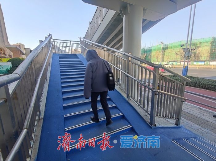 实用与颜值兼具！经十路这处过街天桥改造收尾 市民已可便捷通行