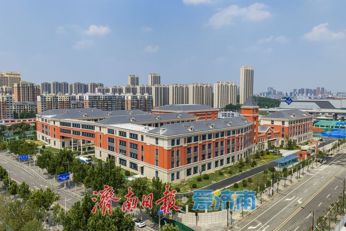 工业南路北小学项目挂牌命名“济南高新区贤达学校”，项目进入收尾阶段
