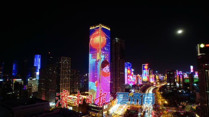 济南经十路楼体灯光秀，元宵节里的梦幻光影诗章