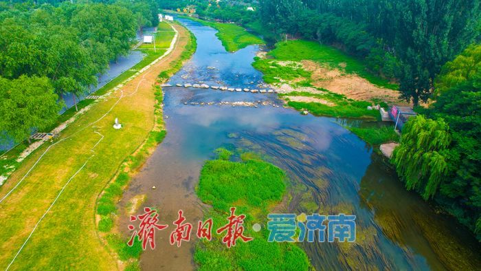 玉符河畔碧水绿树相映，绘就泉城清凉画卷