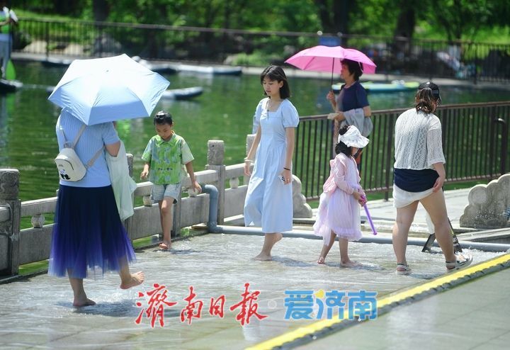 一年四季 泉在济南丨泉水潺潺绕古城，宛如瑶池落凡尘