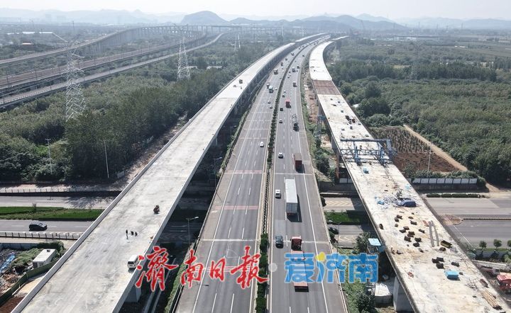 项目强省会｜京台高速齐河至济南段改扩建工程上跨齐兴大街段箱梁合龙