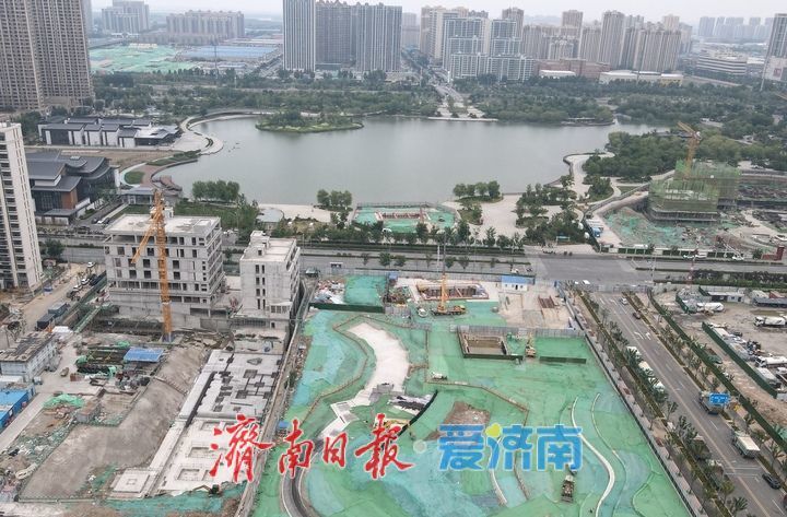 沥青铺设护栏安装完成，济南“中泺河”首座跨河桥梁亮相