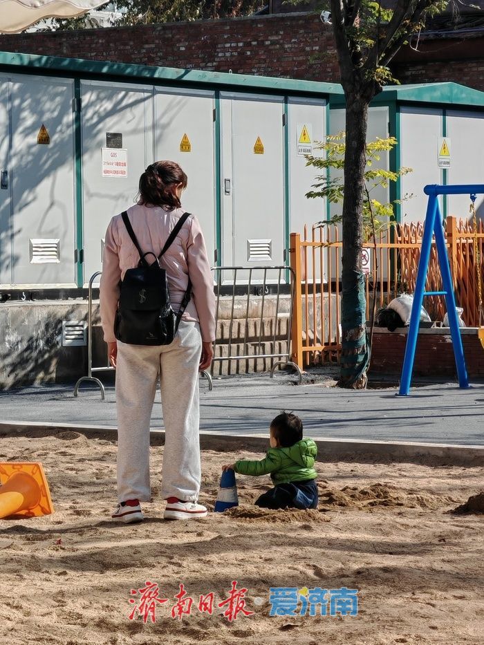 冬日暖阳点亮济南百年上新街，老城烟火与潮流气息在晴空下交融