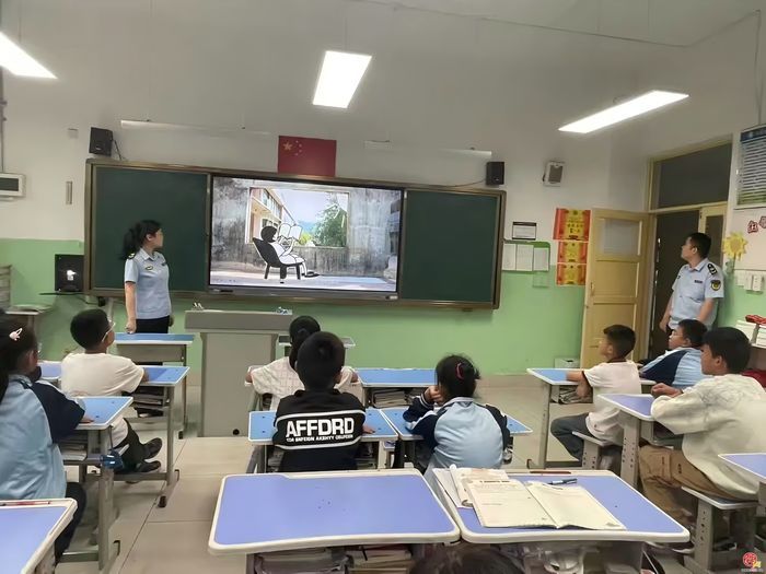 章丘区：“绿书签”进校园，共护未成年人健康成长