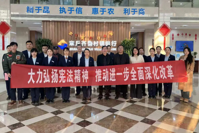 章丘区总工会开展宪法宣传活动