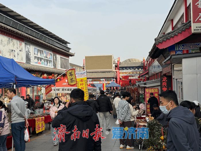 泉在济南过大年丨暖阳催热文化市集 济南英雄山市场假期尾声人气旺