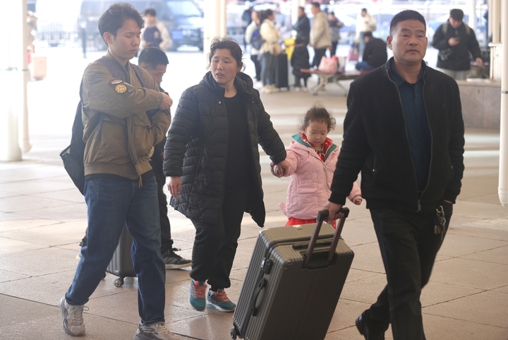 春节假期余额不足 济南火车站迎来返程高峰