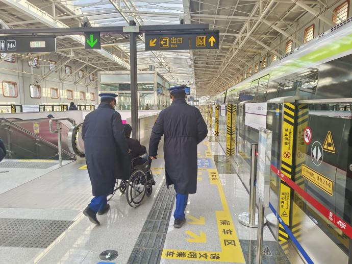 在济南地铁，看见出行路上美好的样子