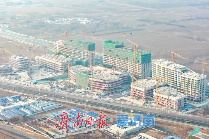 项目强省会｜济南起步区综合医疗中心部分建筑已完成封顶 铸就黄河流域医疗新标杆
