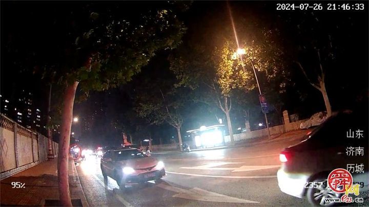 遇查酒驾男子“机智”换座“飙演技”