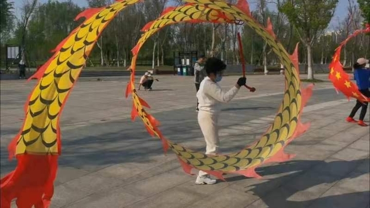 华山脚下彩龙飞