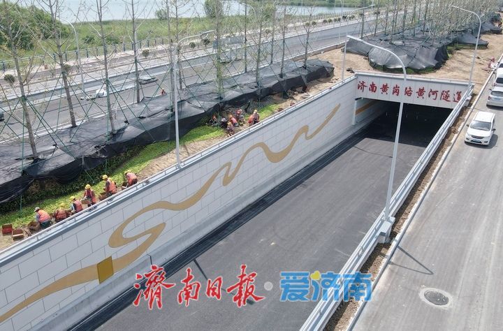 完成隧道全域沥青铺设，济南黄岗路黄河隧道主体路面全面成型