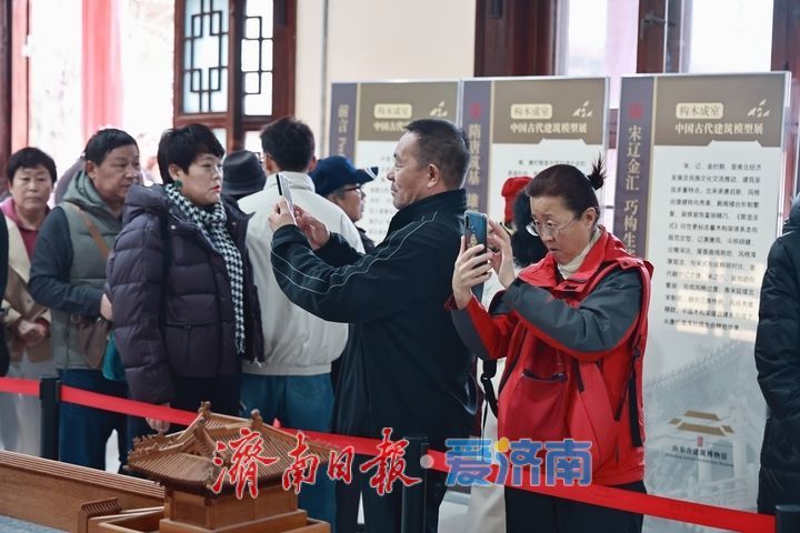 榫卯传古韵 中国古代建筑模型展持续火爆