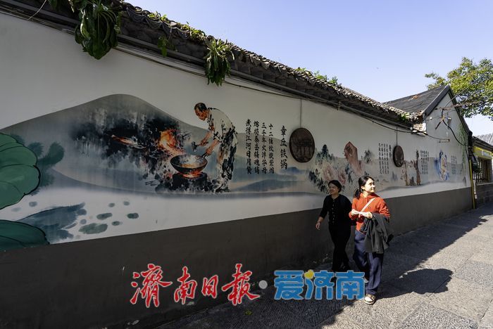 一年四季 泉在济南丨西更道街换新颜！机器人“绘”制超有料文化墙