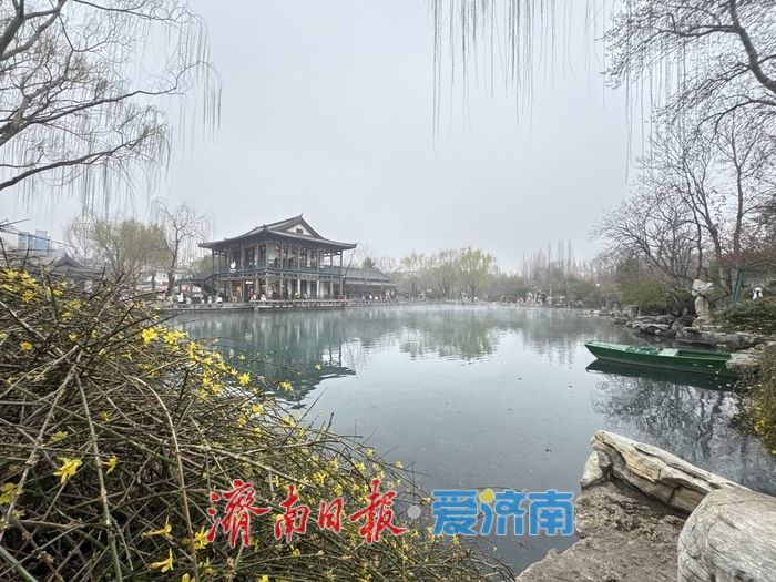 大雾润泉城 五龙潭宛若水墨画卷