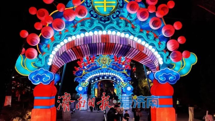 一年四季 泉在济南｜华灯初上耀泉城，第四十五届天下第一泉迎春花灯会试灯亮相