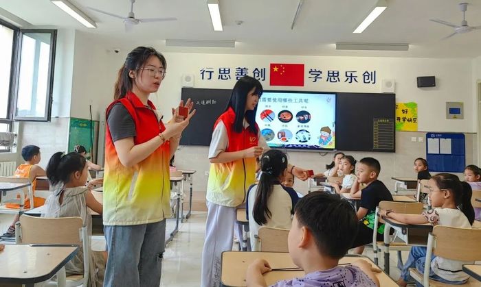 在这个暑假，高新区科创路学校送给学生一份“精彩礼物”