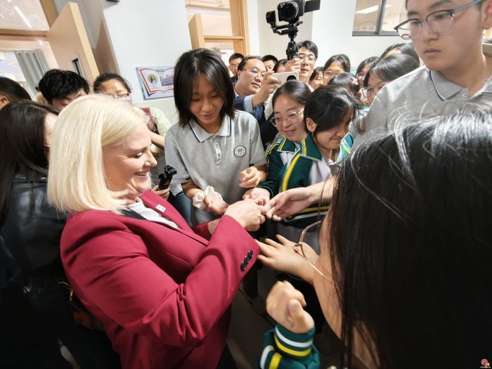 南澳州教育部访问团莅临济南三中参观交流