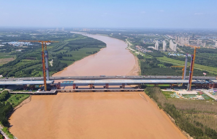 项目强省会｜京台高速齐济段黄河特大桥 主塔建设有序进行