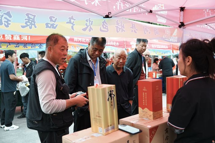 “泉水人家”“点赞商河”组团亮相小麦高产竞赛 展区里济南好物“圈粉”忙