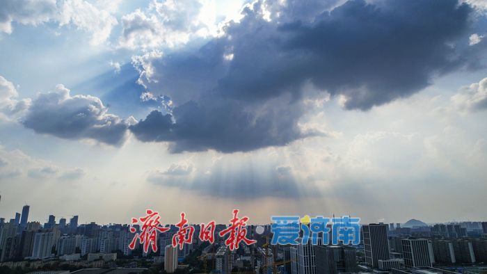 惊艳！济南上空出现“丁达尔效应”，如梦如幻