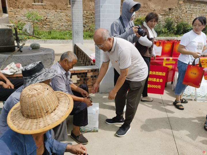 济南市残疾人福利基金会党支部开展“集福泉城·共谋乡村振兴共建美丽乡村”爱心捐赠主题党日活动