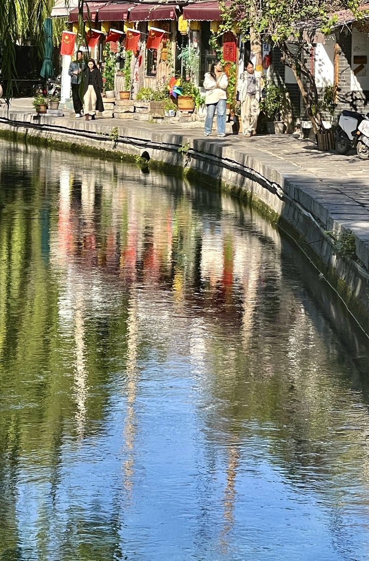 寒潮过后 碧水蓝天惹人醉