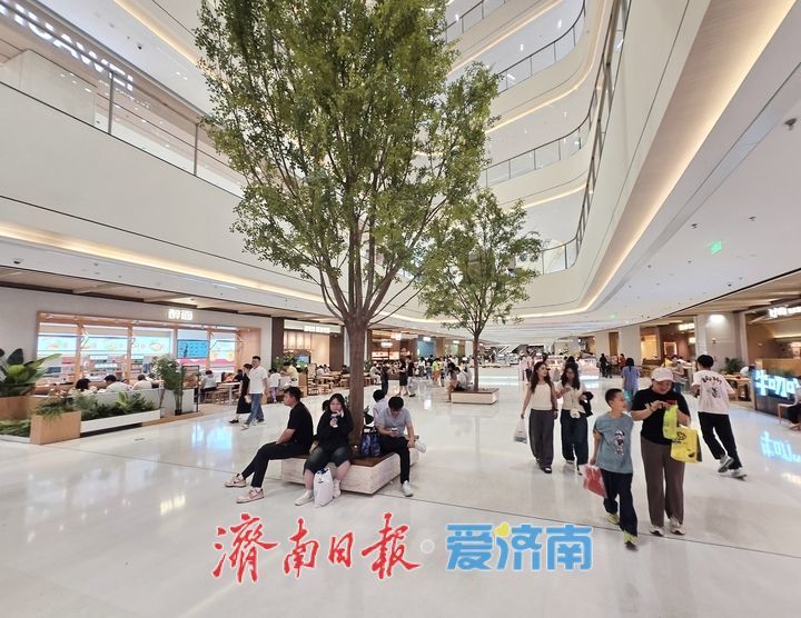 避暑纳凉好去处 商场便民享清凉