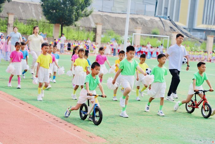 健康第一！市中区幼儿园体育嘉年华点亮幼儿多彩童年