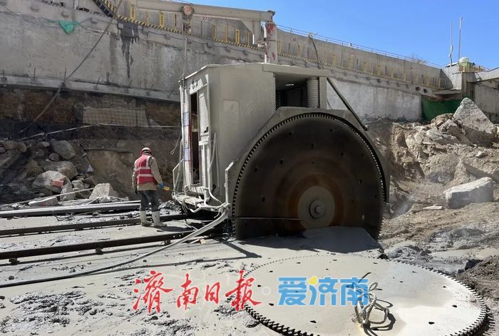 轨道交通9号线一期工程荷花路站主体结构封顶