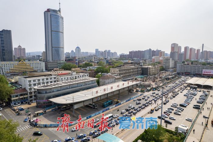 济南火车站南广场改造加速推进，天龙大厦拆除进入收尾阶段