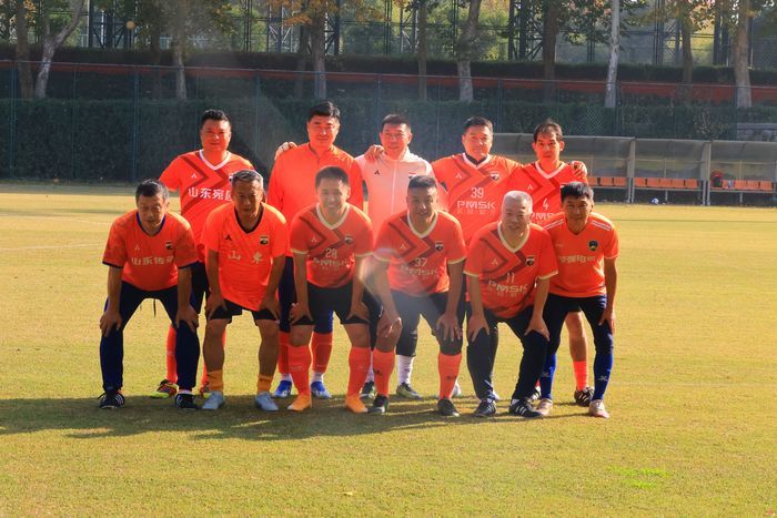 山东宛园传承足球明星队正式出征2024第十届传承足球明星联赛