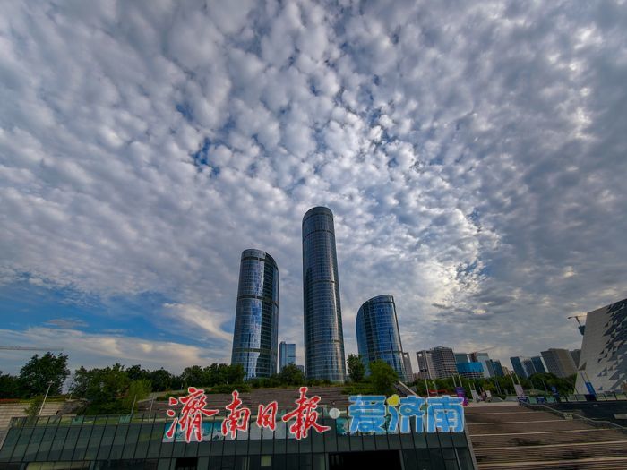 泉城云卷云舒入画来