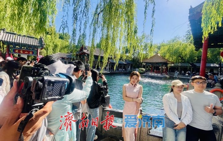 一年四季 泉在济南丨泉涌人潮两相旺