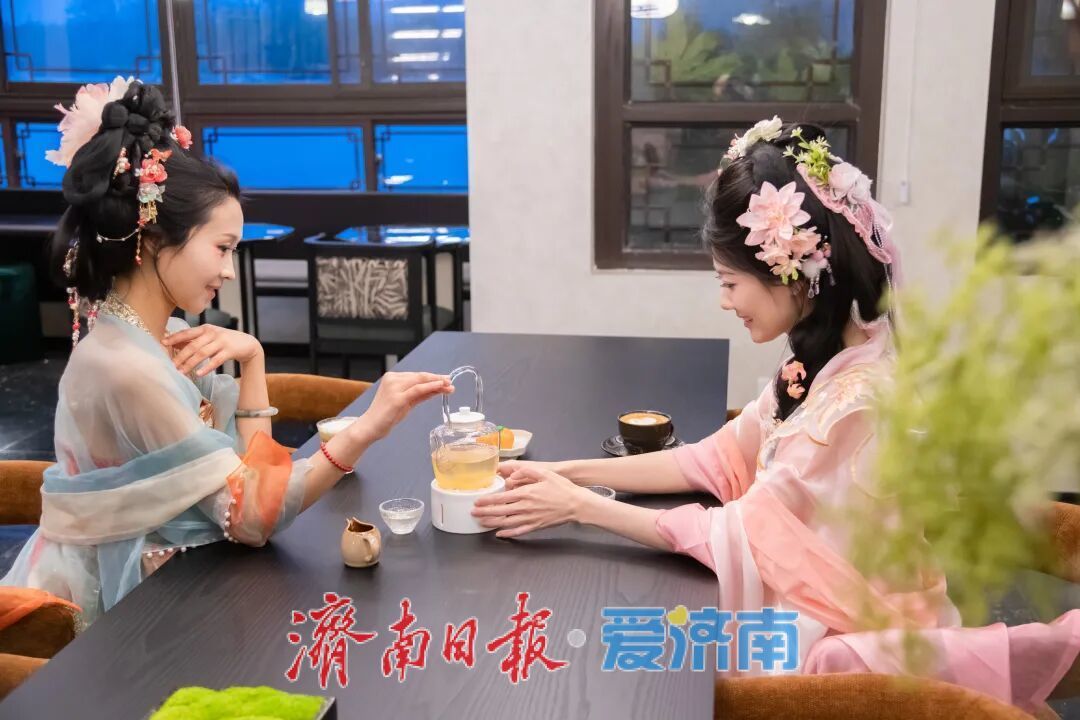 天下第一泉风景区清明假期人气爆棚，千年泉韵绽风华